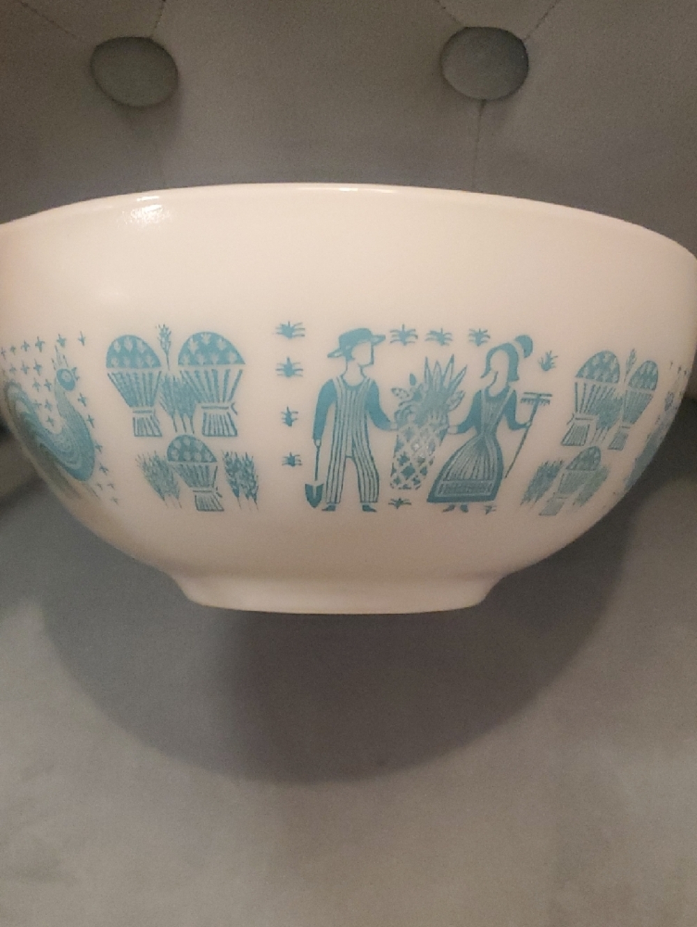 Pyrex White Milk Glass Mixing Bowl with Teal Country Couple Pattern - Picture 4 of 7